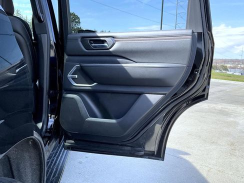 Used 2025 Nissan Armada Platinum Reserve AWD/4WD image 24