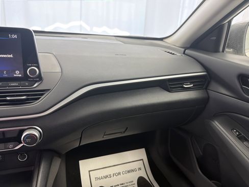 Used 2025 Nissan Altima 2.5 S FWD image 12