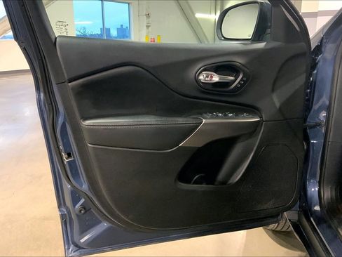 Used 2021 Jeep Cherokee Limited image 21