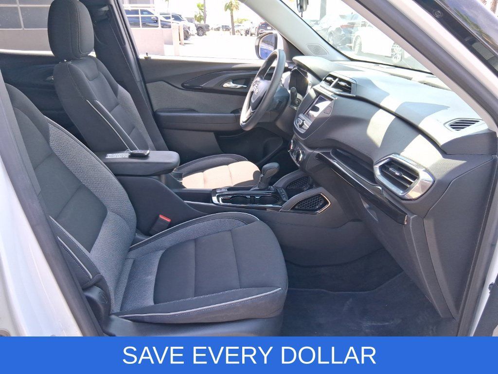 Used 2023 Chevrolet TrailBlazer LT FWD image 13