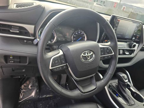 Used 2022 Toyota Highlander XLE image 28
