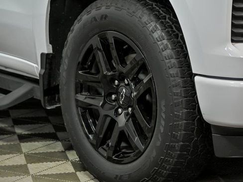Used 2023 Chevrolet Silverado 1500 RST w/ Z71 Off-Road Package AWD/4WD image 3