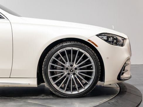 Used 2023 Mercedes-Benz S 580 4MATIC Sedan w/ AMG Line image 18