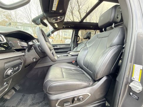 Used 2022 Jeep Wagoneer Series III w/ Premium Group I image 13