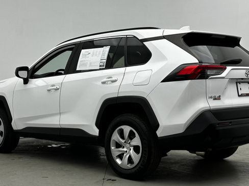 Used 2020 Toyota RAV4 LE image 5
