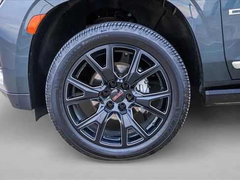 Used 2021 GMC Yukon Denali w/ Denali Ultimate Package image 9