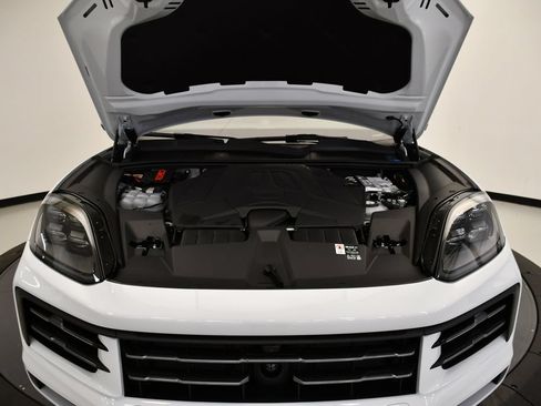 Certified 2026 Porsche Cayenne E-Hybrid AWD/4WD image 14
