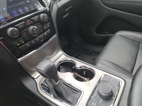 Used 2019 Jeep Grand Cherokee Limited w/ Luxury Group II AWD/4WD image 24
