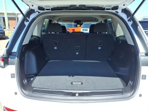 Used 2023 Jeep Grand Cherokee Laredo image 25