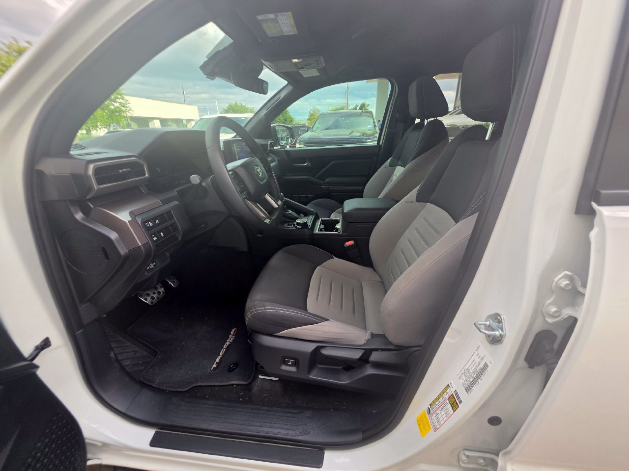 Used 2024 Toyota Tacoma TRD Sport AWD/4WD image 11