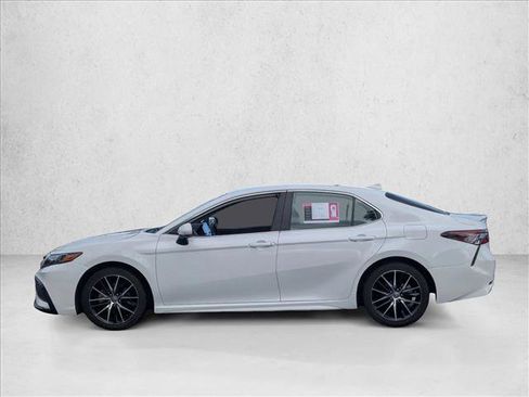 Used 2024 Toyota Camry SE image 9