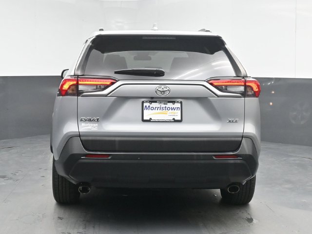 Used 2021 Toyota RAV4 XLE w/ Convenience Package FWD image 13