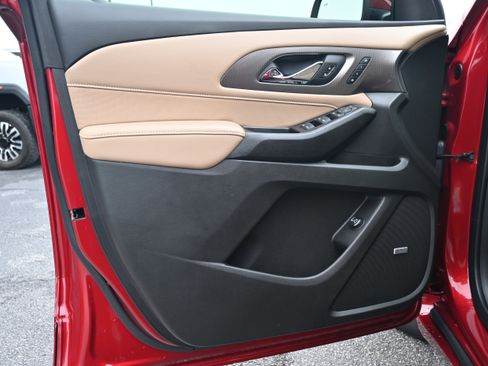 Used 2023 Chevrolet Traverse Premier FWD image 14