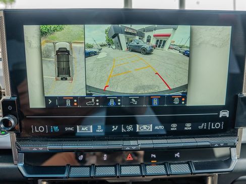 Used 2025 GMC Hummer EV 3X w/ LPO, Illumination Package AWD/4WD image 11