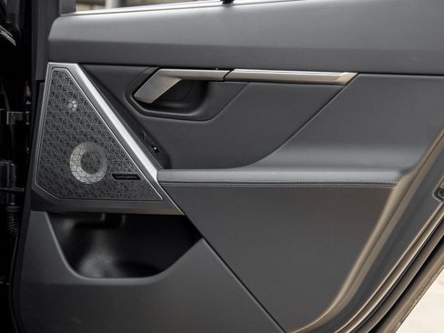 Used 2025 BMW M5 w/ Carbon Package image 37