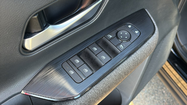 Certified 2025 Nissan Kicks SV AWD/4WD image 9