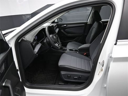 New 2026 Volkswagen Jetta SE image 9