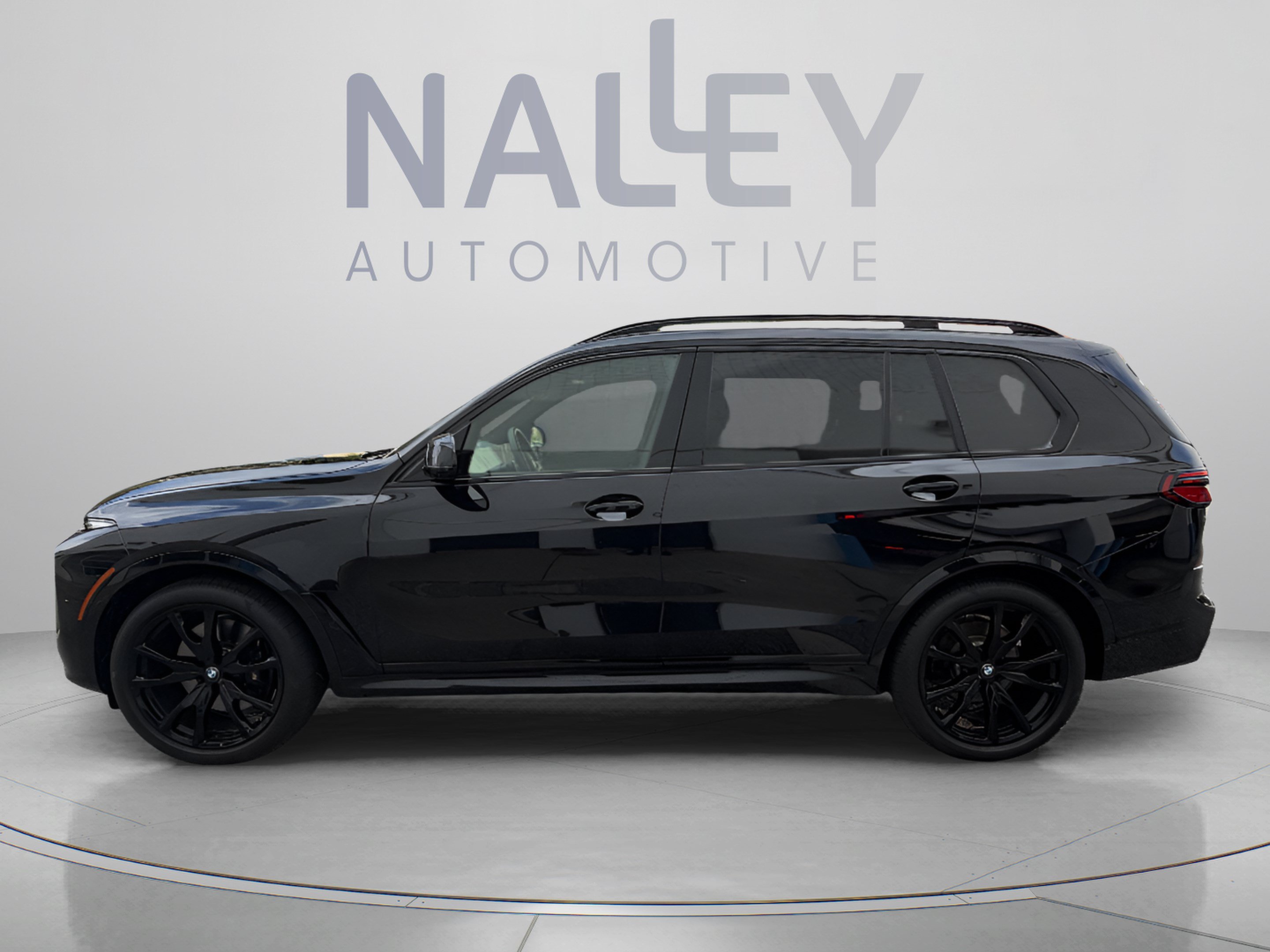 Used 2025 BMW X7 xDrive40i w/ Executive Package AWD/4WD image 2