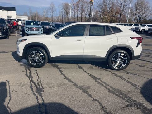 New 2026 Chevrolet Trax RS image 2