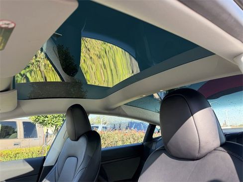 Used 2023 Tesla Model 3 Standard Range image 17