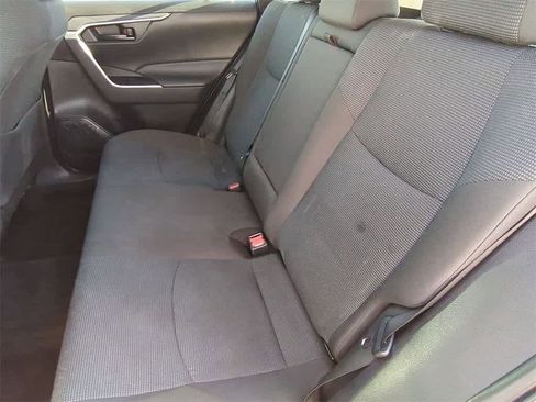 Used 2022 Toyota RAV4 LE image 17