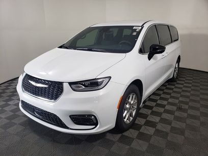 New 2025 Chrysler Pacifica Select