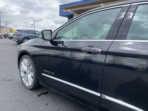 Used 2018 Chevrolet Impala Premier w/ Premier Convenience Package FWD image 9