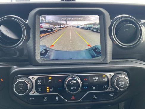 Certified 2022 Jeep Gladiator Sport image 24