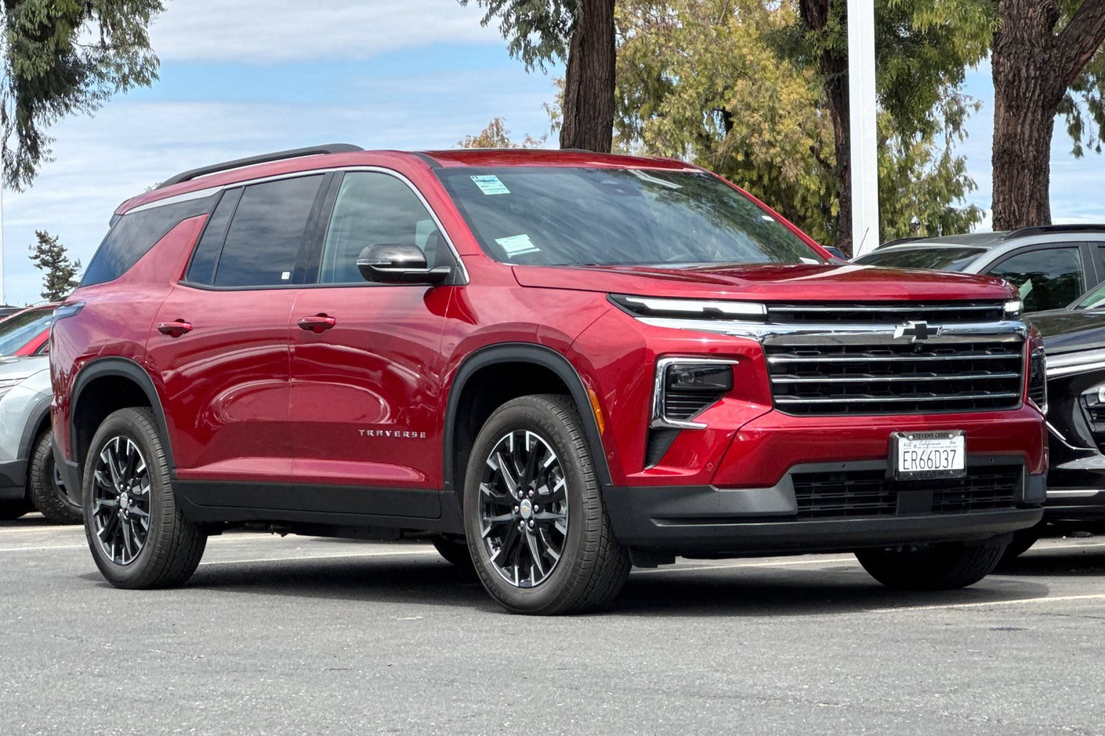 Used 2026 Chevrolet Traverse LT w/ Enhanced Driving Package AWD/4WD image 2