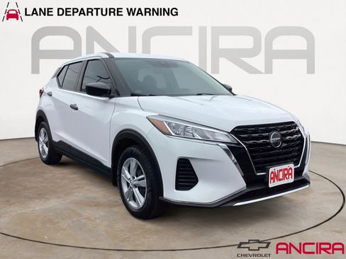 Used 2021 Nissan Kicks S image 1
