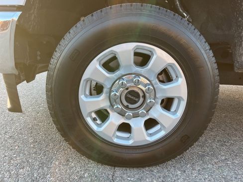 Used 2024 Ford F250 XLT w/ Snow Plow Prep Package image 9