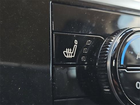 Used 2025 Nissan Pathfinder SV image 4