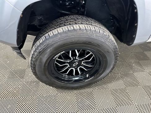 Used 2016 Toyota Tacoma SR5 image 9