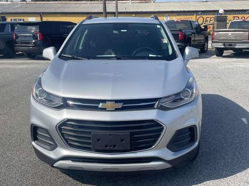 Used 2020 Chevrolet Trax LT w/ LT Convenience Package FWD image 11