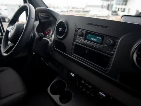 Used 2025 Mercedes-Benz Sprinter 2500 image 31
