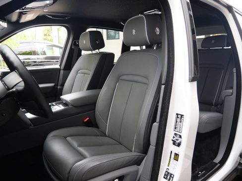 Used 2024 Rolls-Royce Cullinan w/ Cullinan Package AWD/4WD image 27