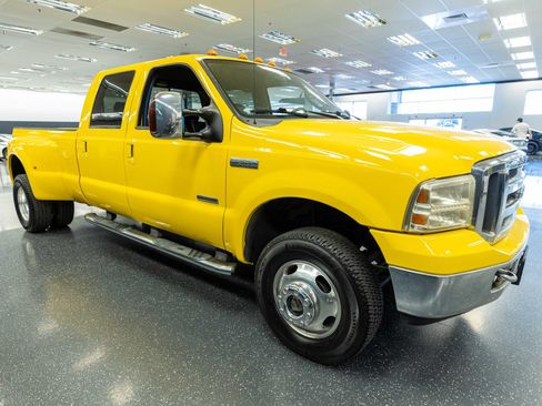 Used 2006 Ford F350 Lariat AWD/4WD image 4