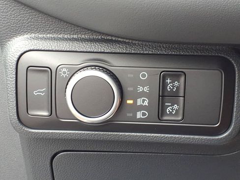 Used 2025 Ford Explorer Active AWD/4WD image 18