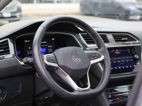 Used 2022 Volkswagen Tiguan SE AWD/4WD image 37