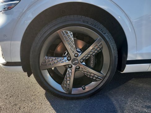 Used 2025 Genesis GV70 3.5T Sport w/ Sport Prestige Package image 9