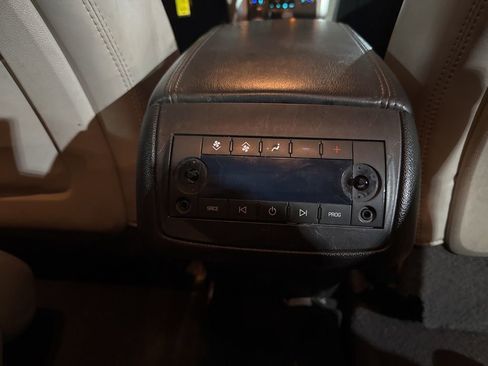 Used 2011 Chevrolet Traverse LTZ image 18