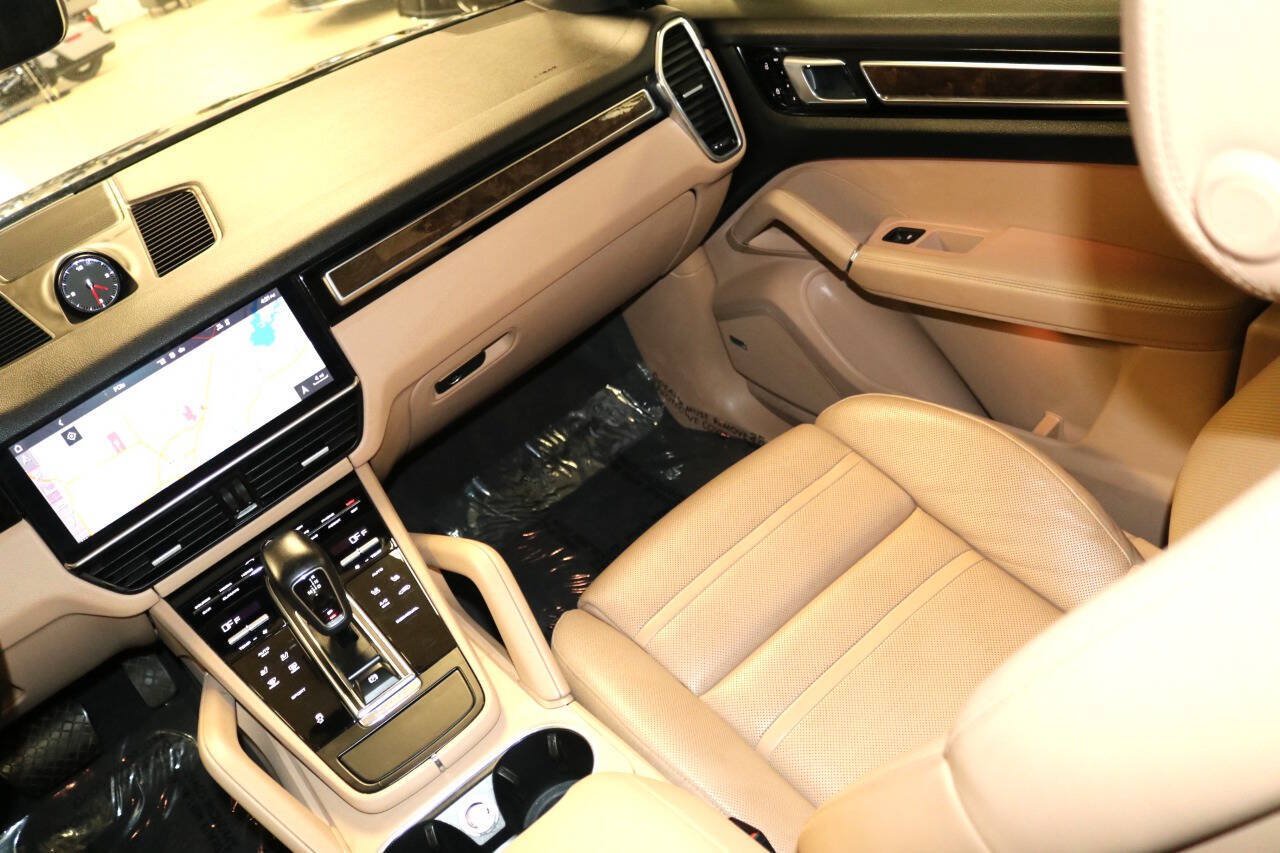 Used 2020 Porsche Cayenne Turbo AWD/4WD image 16