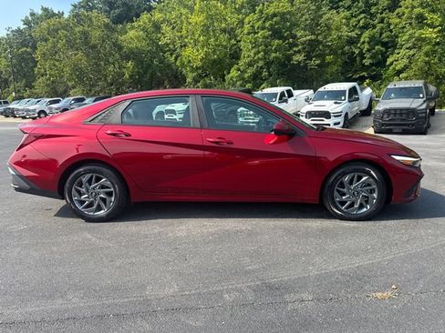 Used 2024 Hyundai Elantra SEL FWD image 9