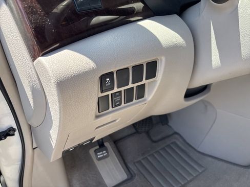 Used 2014 Nissan Quest SV FWD image 6