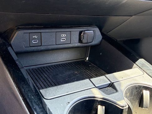 Used 2023 Toyota Prius XLE AWD/4WD image 8