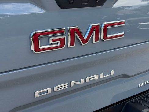Used 2025 GMC Sierra 1500 Denali w/ Denali Reserve Package AWD/4WD image 12