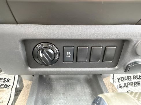 Used 2013 Nissan Xterra X image 22
