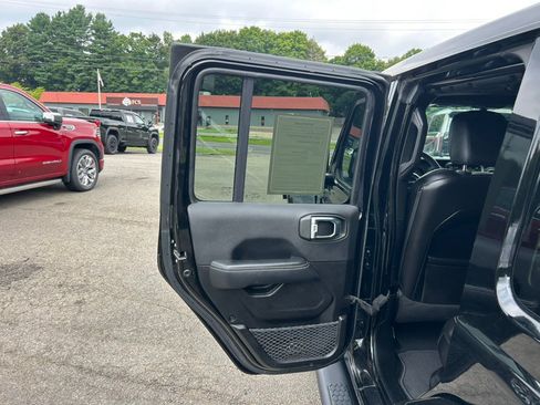 Used 2023 Jeep Wrangler Unlimited Sahara w/ Cold Weather Group AWD/4WD image 17