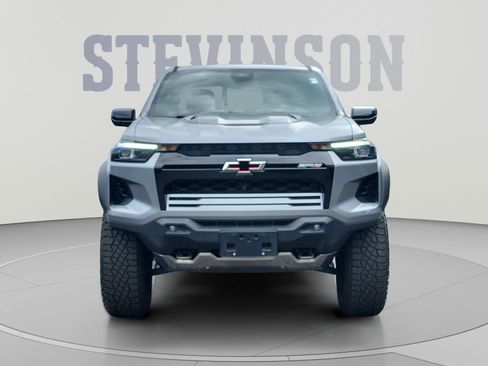 Used 2025 Chevrolet Colorado ZR2 w/ Technology Package AWD/4WD image 8