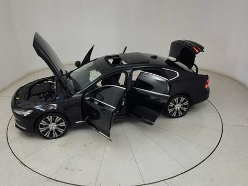 Used 2023 Volvo S90 B6 Plus AWD/4WD image 32